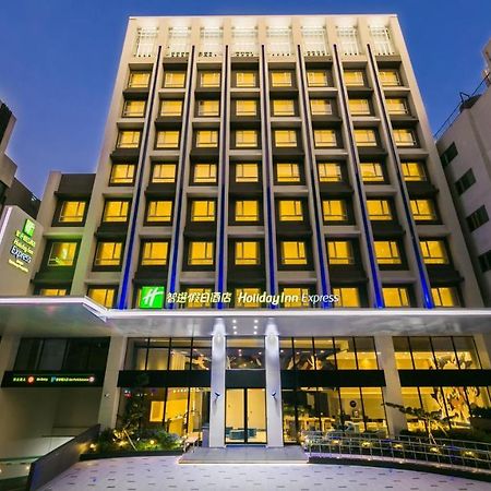 Holiday Inn Express Taichung Fengchia By Ihg Экстерьер фото
