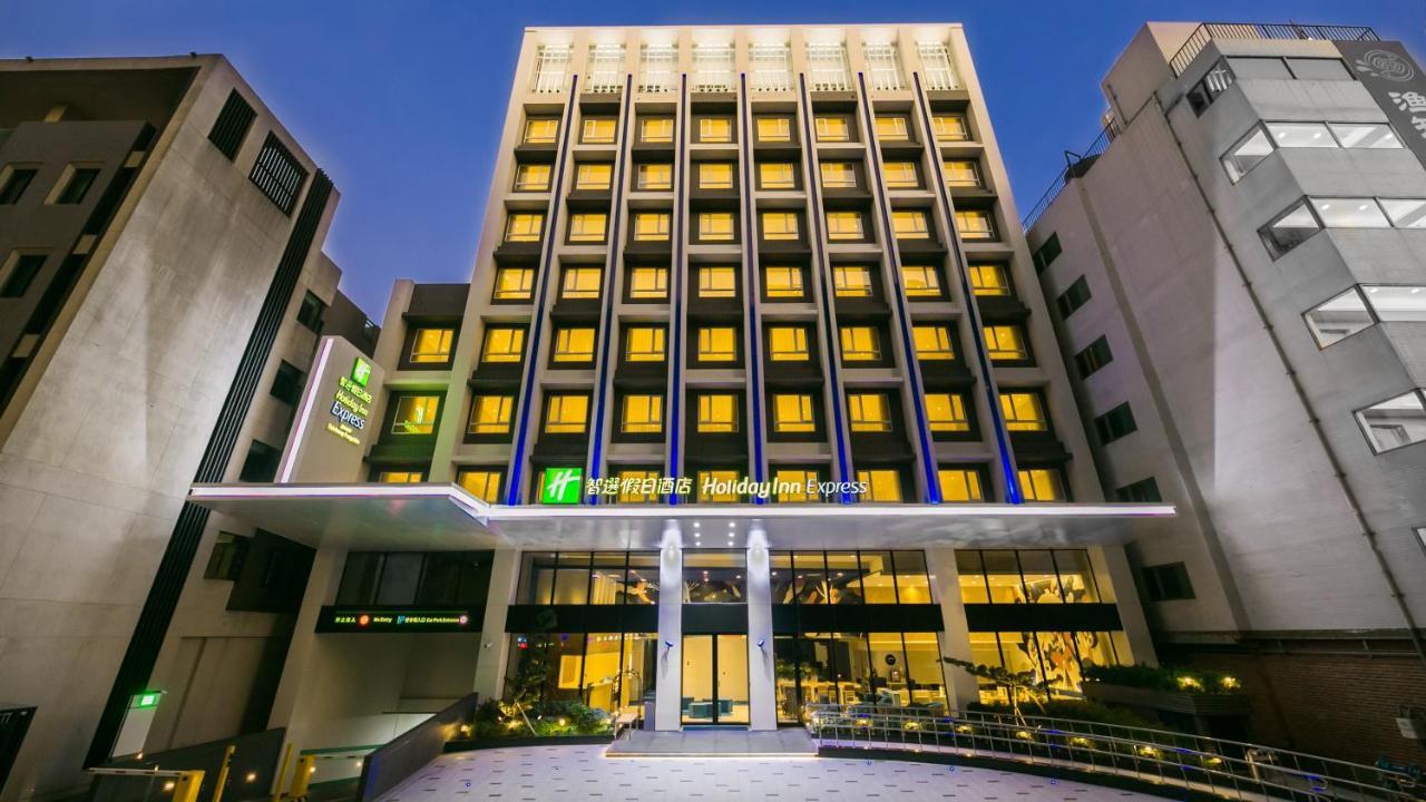 Holiday Inn Express Taichung Fengchia By Ihg Экстерьер фото