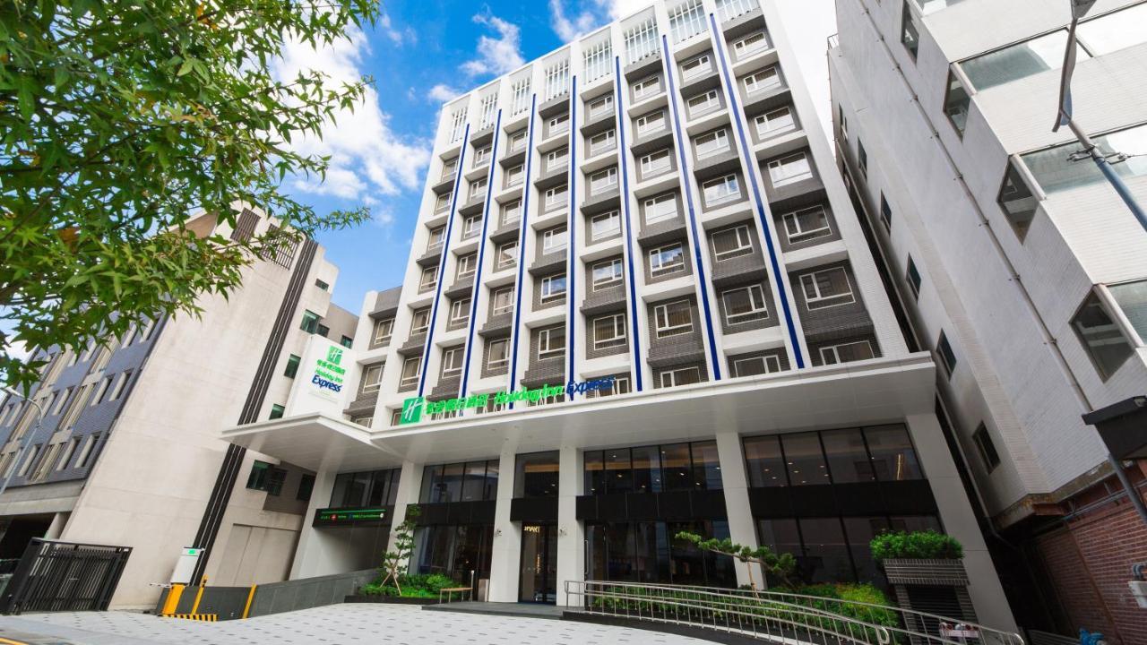 Holiday Inn Express Taichung Fengchia By Ihg Экстерьер фото