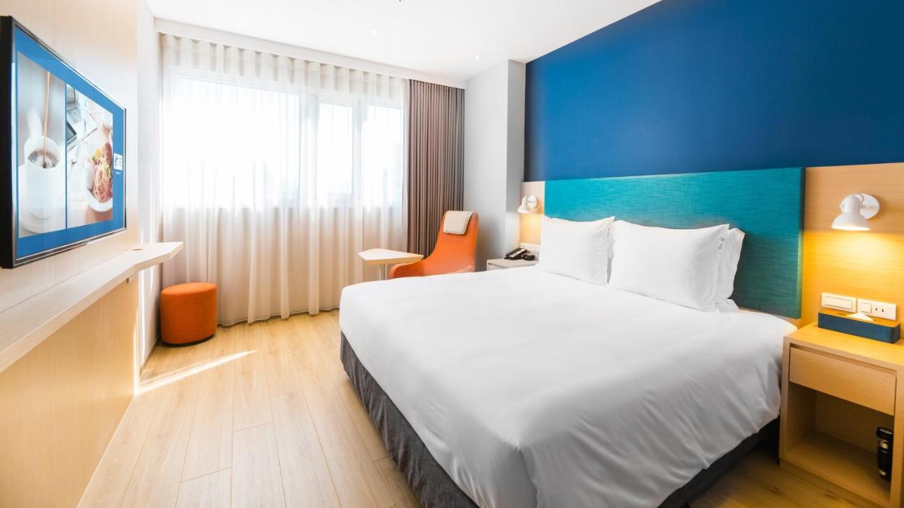 Holiday Inn Express Taichung Fengchia By Ihg Экстерьер фото