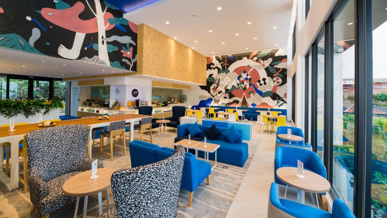 Holiday Inn Express Taichung Fengchia By Ihg Экстерьер фото