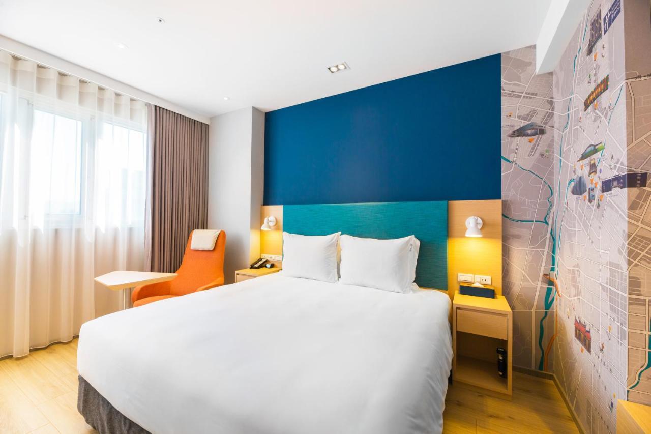 Holiday Inn Express Taichung Fengchia By Ihg Экстерьер фото