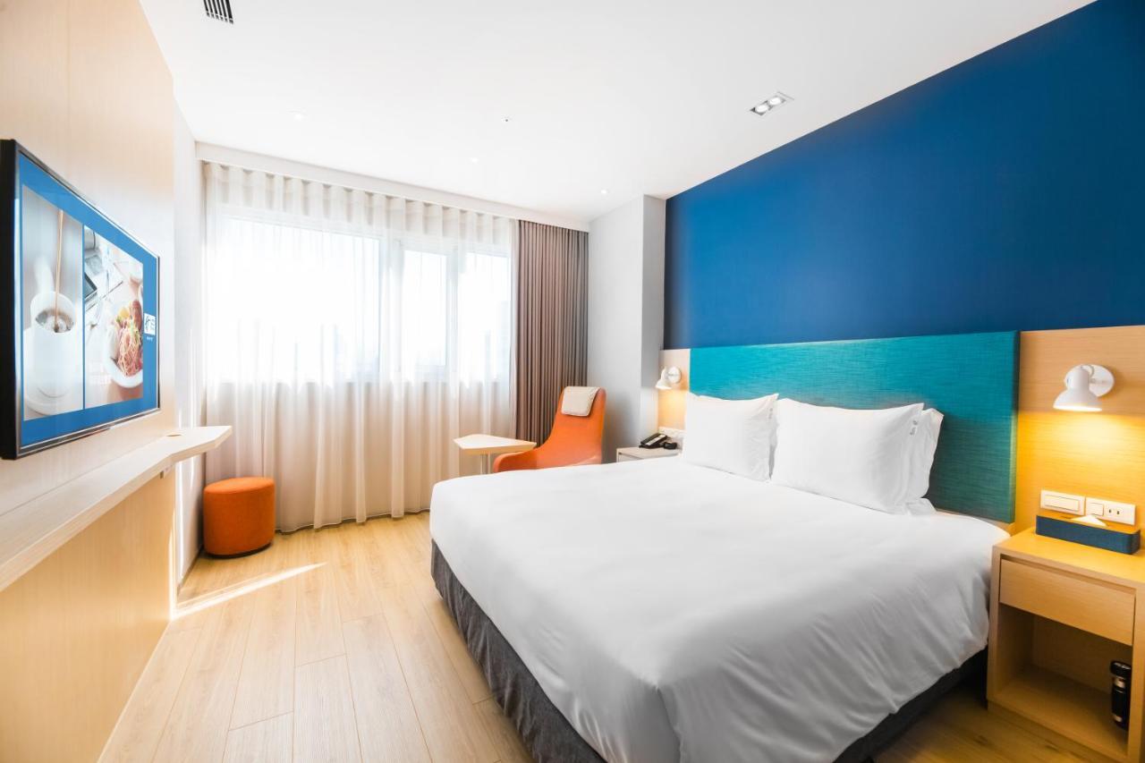 Holiday Inn Express Taichung Fengchia By Ihg Экстерьер фото
