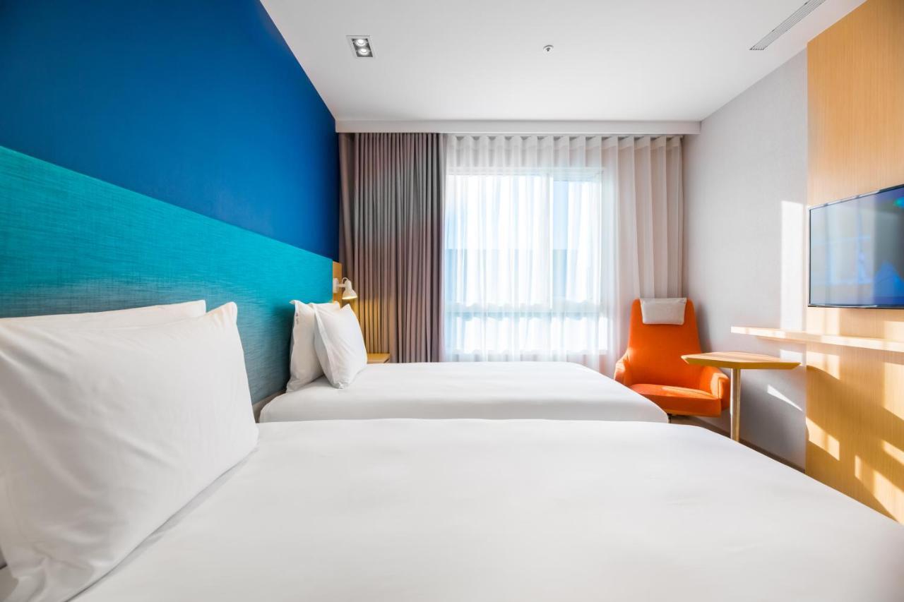 Holiday Inn Express Taichung Fengchia By Ihg Экстерьер фото