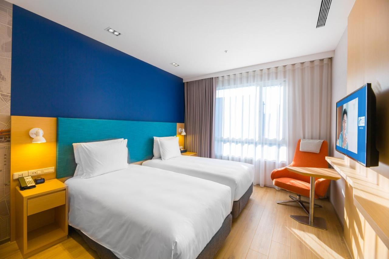 Holiday Inn Express Taichung Fengchia By Ihg Экстерьер фото