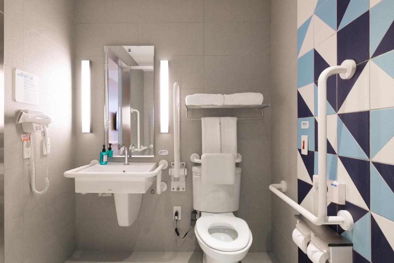 Holiday Inn Express Taichung Fengchia By Ihg Экстерьер фото